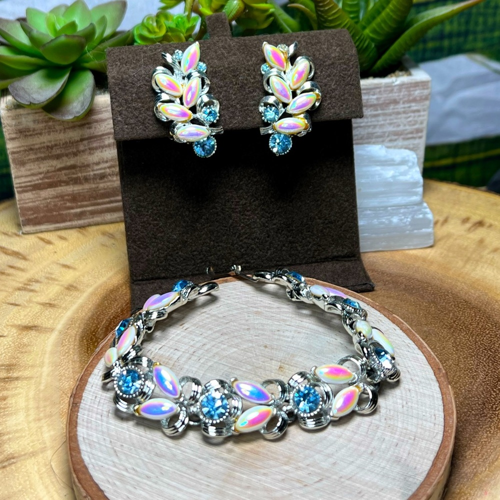 VTG| B.S.K Opal Iridescent Crystal Earring & Bracelet Set ✨💙🤍💛💜
